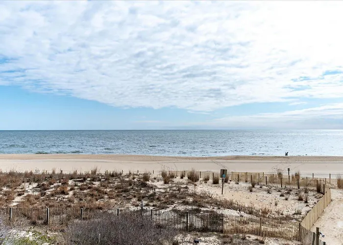 Century I With Ocean Views & Outdoor Pool! *